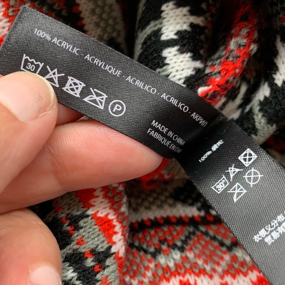 Pull In Red FairIsle Knit Beanie Hat with Pom Pom Size Boy’s OS - Picture 6 of 7